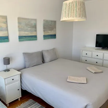 Casa de Férias Bay Beach House-4 Bedrooms Beach Across The Road *