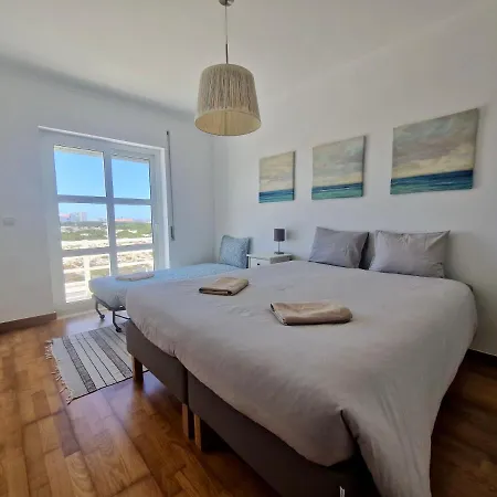 Bay Beach House-4 Bedrooms Beach Across The Road Casa de Férias Ferrel (Leiria)