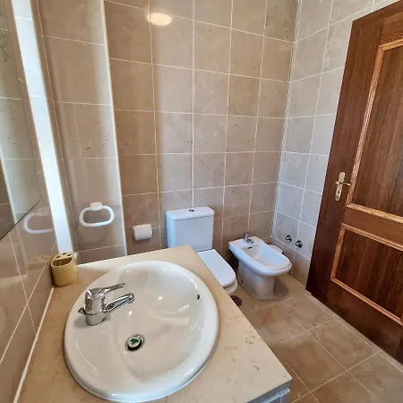 Casa de Férias Bay Beach House-4 Bedrooms Beach Across The Road *