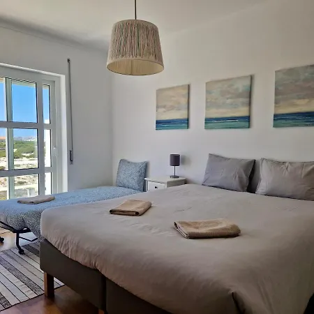Bay Beach House-4 Bedrooms Beach Across The Road Casa de Férias *
