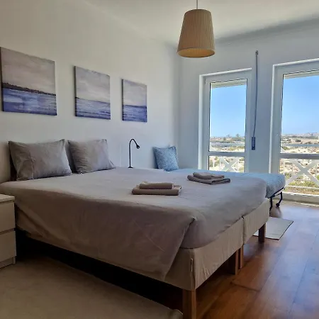 Bay Beach House-4 Bedrooms Beach Across The Road