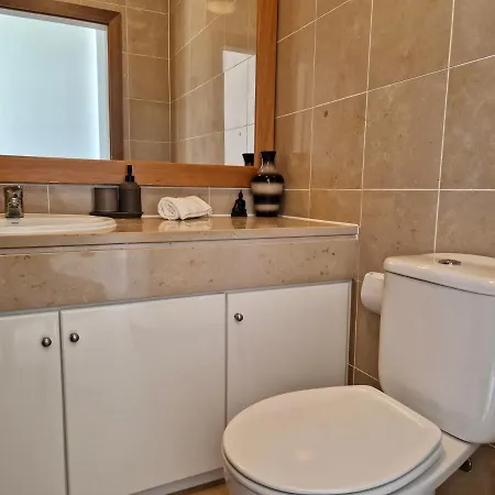 Bay Beach House-4 Bedrooms Beach Across The Road * Ferrel (Leiria)