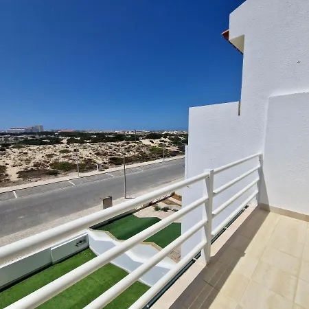 Bay Beach House-4 Bedrooms Beach Across The Road * Ferrel (Leiria)