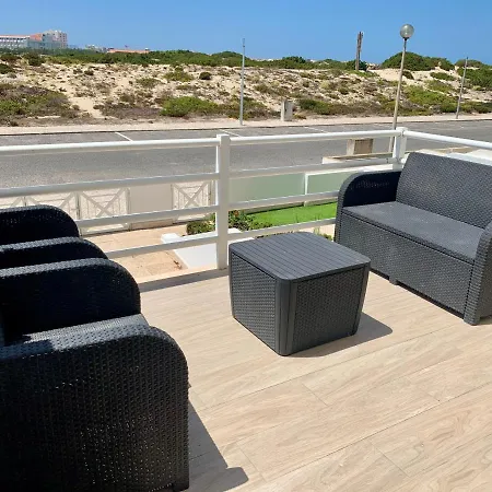 Bay Beach House-4 Bedrooms Beach Across The Road Ferrel (Leiria)