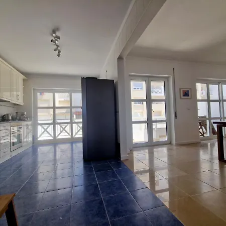 Bay Beach House-4 Bedrooms Beach Across The Road * Ferrel (Leiria)
