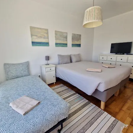 Casa de Férias Bay Beach House-4 Bedrooms Beach Across The Road *