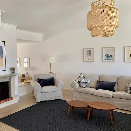 Bay Beach House-4 Bedrooms Beach Across The Road *