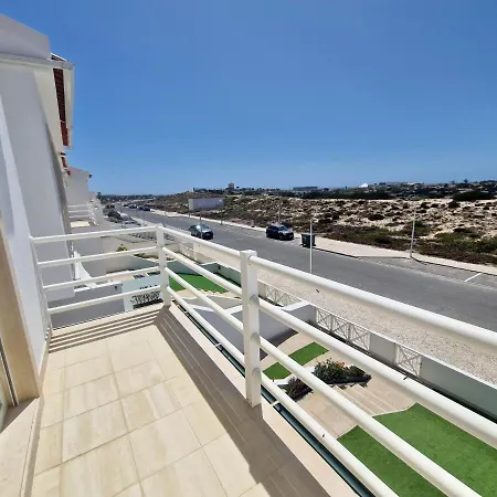 Bay Beach House-4 Bedrooms Beach Across The Road Casa de Férias