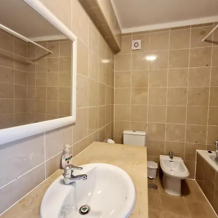Casa de Férias Bay Beach House-4 Bedrooms Beach Across The Road Ferrel (Leiria)