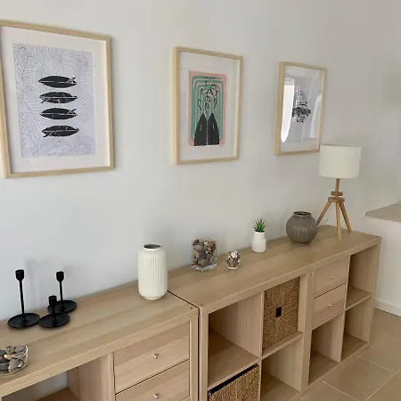 Bay Beach House-4 Bedrooms Beach Across The Road * Ferrel (Leiria)