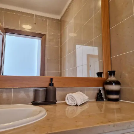 Bay Beach House-4 Bedrooms Beach Across The Road
