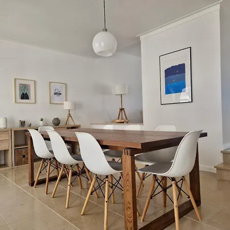 Bay Beach House-4 Bedrooms Beach Across The Road Casa de Férias *