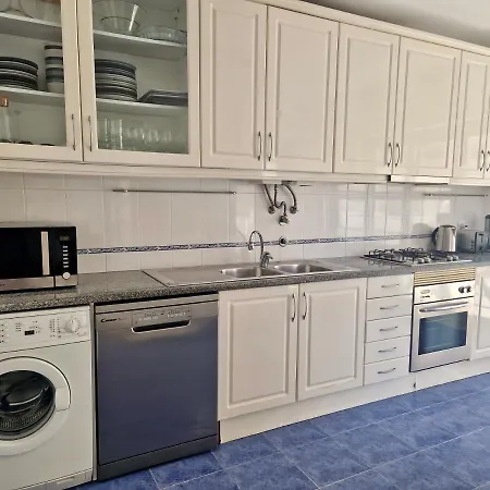 Bay Beach House-4 Bedrooms Beach Across The Road *