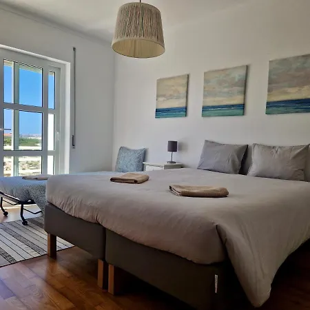 Bay Beach House-4 Bedrooms Beach Across The Road Casa de Férias Ferrel (Leiria)