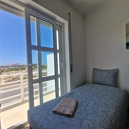 Bay Beach House-4 Bedrooms Beach Across The Road *