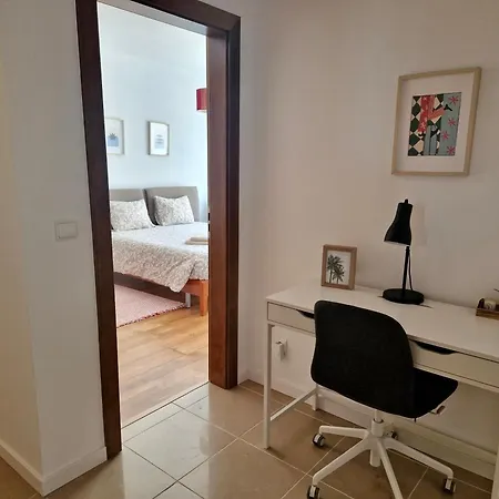 Bay Beach House-4 Bedrooms Beach Across The Road Casa de Férias *