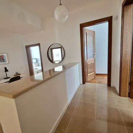 Bay Beach House-4 Bedrooms Beach Across The Road