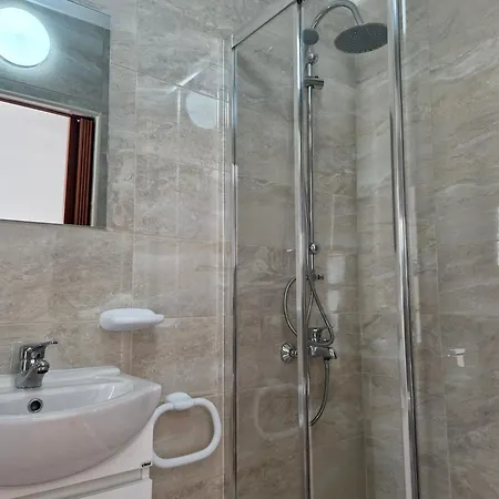 Casa de Férias Bay Beach House-4 Bedrooms Beach Across The Road
