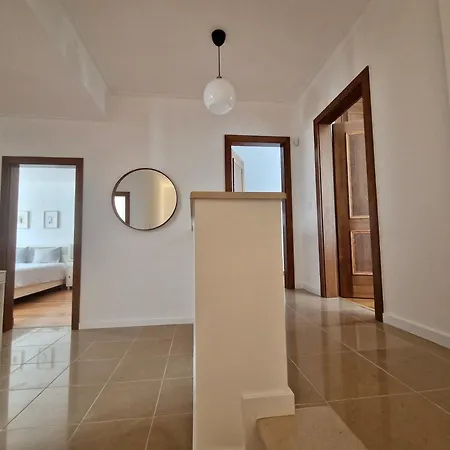 Casa de Férias Bay Beach House-4 Bedrooms Beach Across The Road *