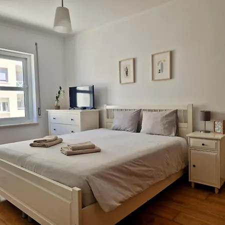 Bay Beach House-4 Bedrooms Beach Across The Road Casa de Férias Ferrel (Leiria)
