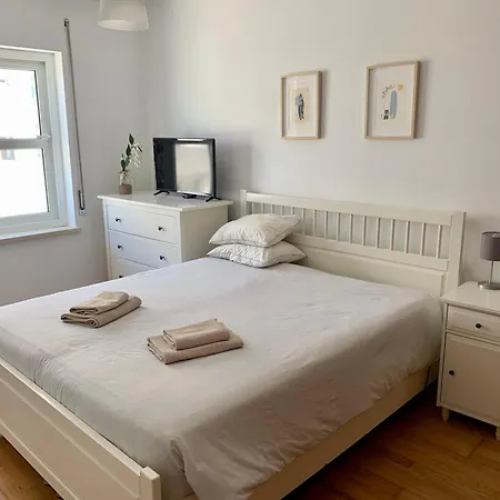 Bay Beach House-4 Bedrooms Beach Across The Road * Ferrel (Leiria)