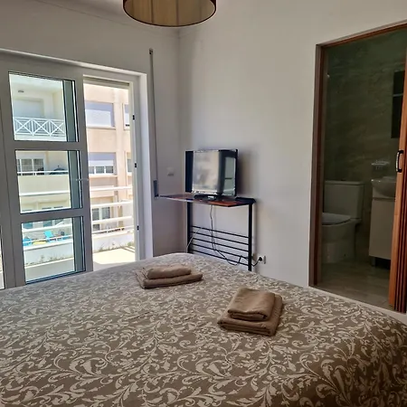 Bay Beach House-4 Bedrooms Beach Across The Road