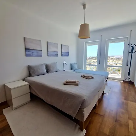 Bay Beach House-4 Bedrooms Beach Across The Road Casa de Férias
