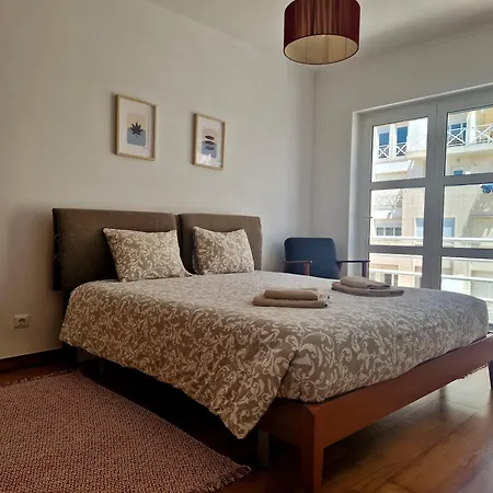 Bay Beach House-4 Bedrooms Beach Across The Road * Ferrel (Leiria)
