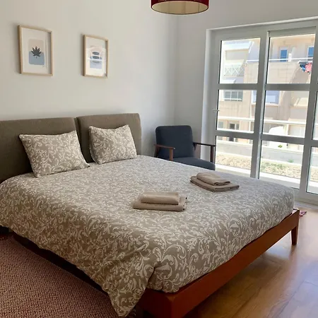 Casa de Férias Bay Beach House-4 Bedrooms Beach Across The Road