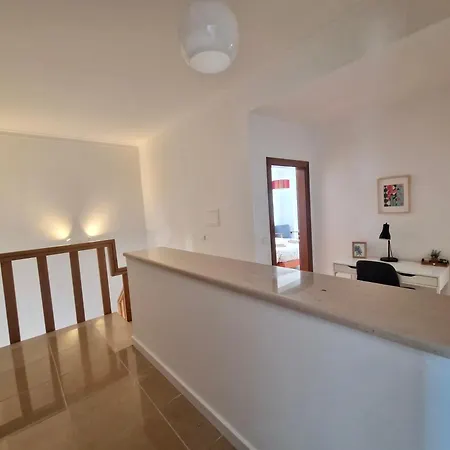 Bay Beach House-4 Bedrooms Beach Across The Road Casa de Férias Ferrel (Leiria)