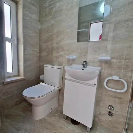 Casa de Férias Bay Beach House-4 Bedrooms Beach Across The Road Ferrel (Leiria)