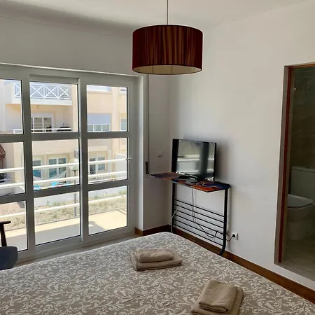 Bay Beach House-4 Bedrooms Beach Across The Road *