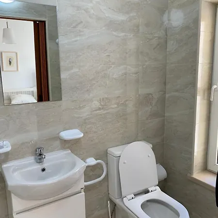 Bay Beach House-4 Bedrooms Beach Across The Road Ferrel (Leiria)