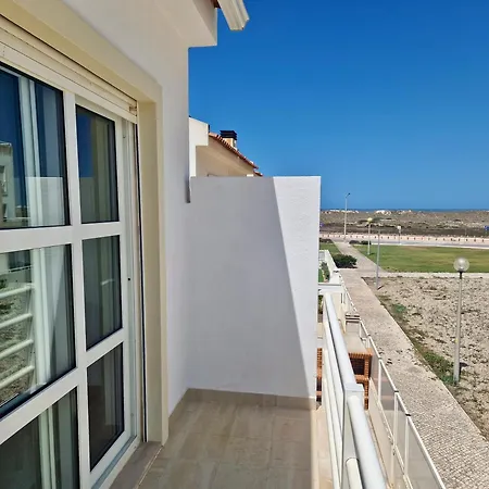 Bay Beach House-4 Bedrooms Beach Across The Road Casa de Férias