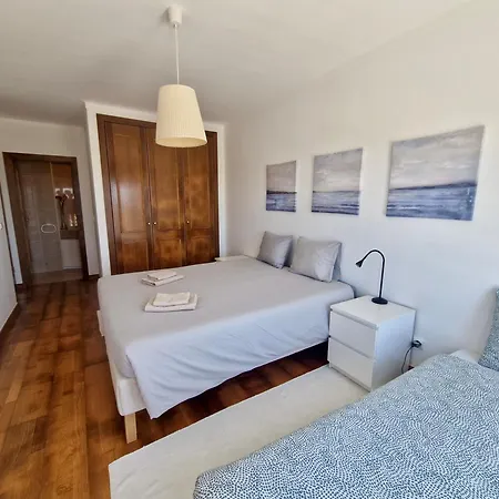 Bay Beach House-4 Bedrooms Beach Across The Road *